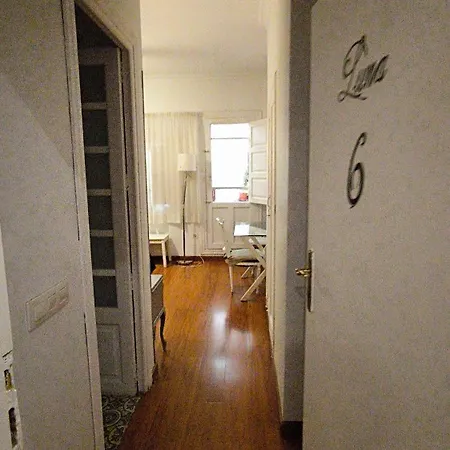 7 Moons Bed & Breakfast Valencia