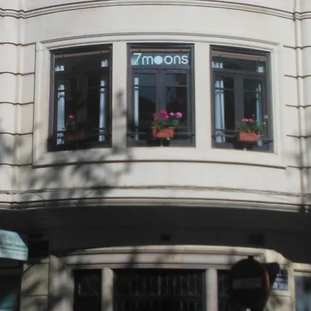 לינה וארוחת בוקר 7 Moons 2*