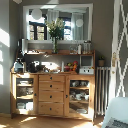 לינה וארוחת בוקר 7 Moons 2*