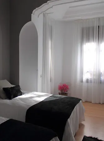 7 Moons 2* ולנסיה