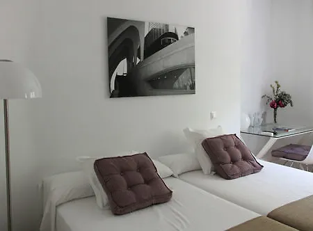 7 Moons לינה וארוחת בוקר 2*