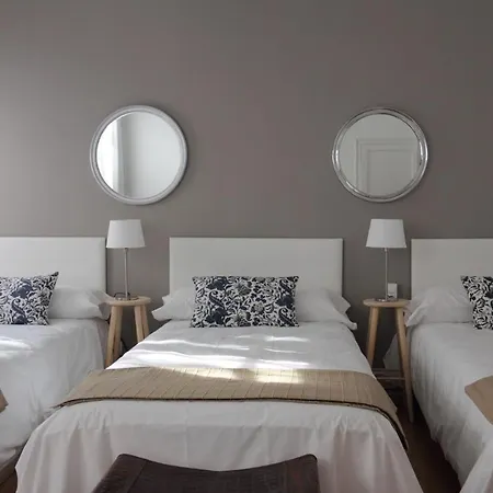 לינה וארוחת בוקר 7 Moons ולנסיה