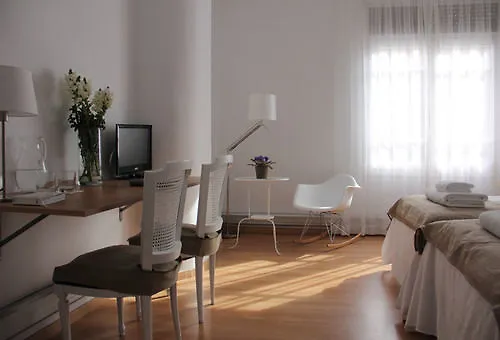 7 Moons Bed & Breakfast 2*